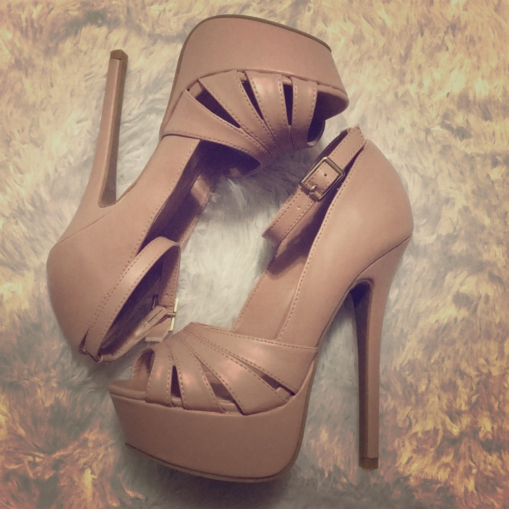 Pale Pink Heels !